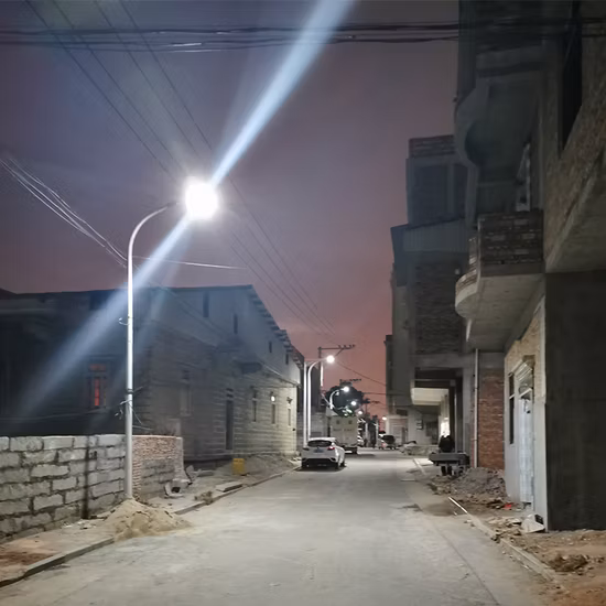 Réverbères extérieurs solaires antidéflagrants à LED 50W, lumière de zone de sécurité étanche IP66 du crépuscule à l'aube 4000K 7000 lumens pour l'éclairage extérieur des usines pétrolières et gazières.