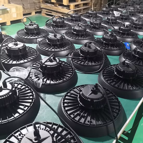 210lm/W Dim Store Salle de sport Cour de sport Usine Atelier Capteur Éclairage LED industriel Lampe de baie basse 300W 250W 100W 150W 200W UFO LED High Bay Light pour entrepôt